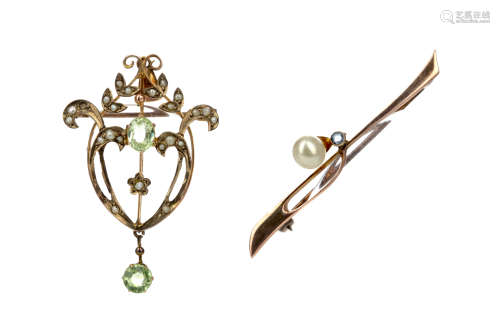 A GREEN GEM SET AND SEED PEARL HOLBEIN AND A BAR BROOCH