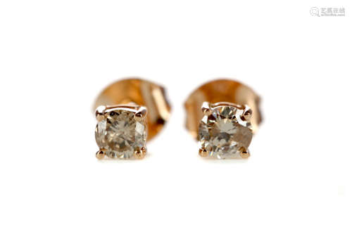 A PAIR OF ROSE GOLD DIAMOND STUD EARRINGS