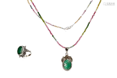 A TOURMALINE BEAD NECKLACE, EMERALD RING AND PENDANT