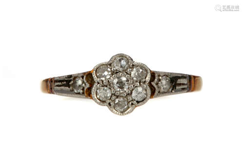 A DIAMOND DAISY CLUSTER RING