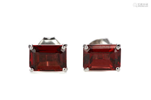 A PAIR OF GARNET STUD EARRINGS