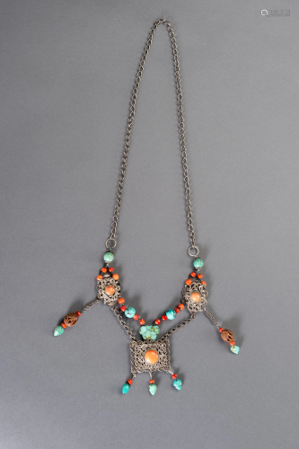 A TIBETAN CHINESE NECKLACE