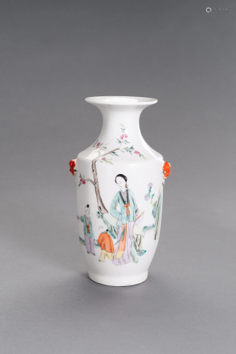 A PORCELAIN 'COURT LADY AND CHILDREN' VASE