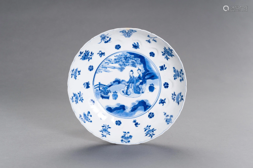 A BLUE AND WHITE PORCELAIN BARBED-RIM DISH