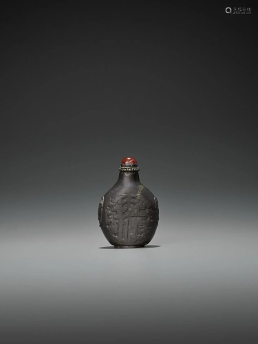 A FINELY CARVED DUAN STONE SNUFF BOTTLE
