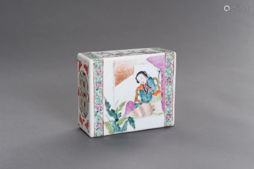 A FAMILLE ROSE ENAMELED 'COURT LADY' SCENT BOX