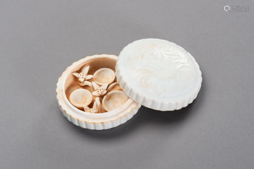 A QINGBAI PORCELAIN COSMETIC BOX AND COVER