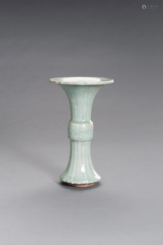 A LONGQUAN CELADON GLAZED CERAMIC GU VASE, MING