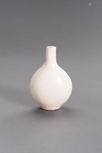 A MOLDED AND CREAM-GLAZED CERAMIC FLASK, MING