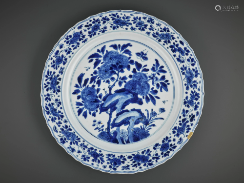 LARGE BLUE & WHITE 'PRUNUS & BUTTERFLY' DISH