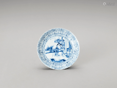 A FINE BLUE AND WHITE PORCELAIN DISH