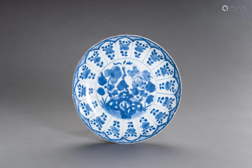 A BLUE AND WHITE PORCELAIN 'FLORAL' DISH, KANGXI