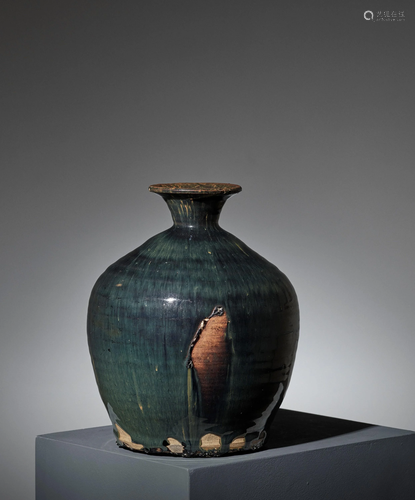 A HENAN BLACK-GLAZED BOTTLE VASE, SONG