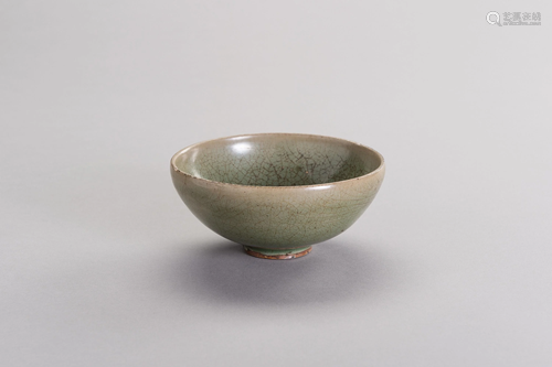 A LONGQUAN CELADON-GLAZED BOWL