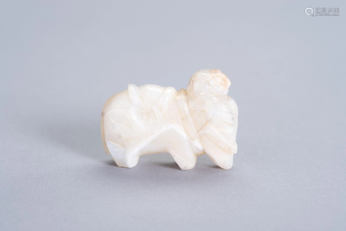 A WHITE AGATE 'ELEPHANT AND A MAN' TALISMAN