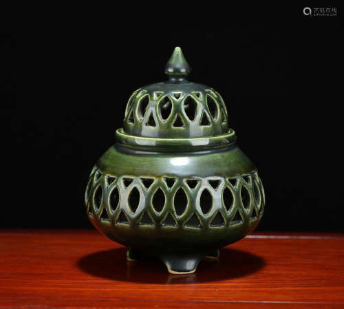 陶塑绿釉镂空香熏炉（配木盒）