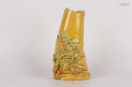 仿生瓷黄釉知竹竹节壁瓶
