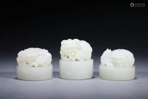 A SET OF HETIAN JADE SEALS