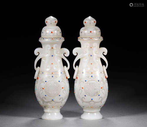 A PAIR OF CHINESE VINTAGE WHITE JADE VASES