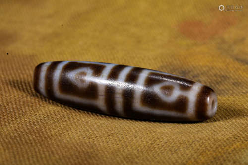 A TIBATAN CHINESE DZI TIANZHU BEAD