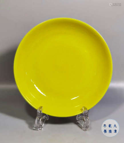 A LEMON YELLOW GLAZED PORCELAIN PLATE