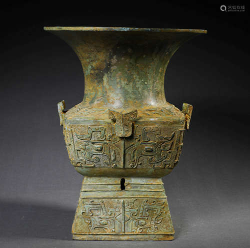 A BRONZE ZUN VESSEL