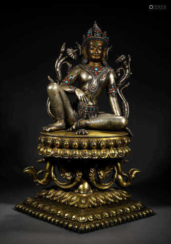 A BRONZE BUDDHA STATUE