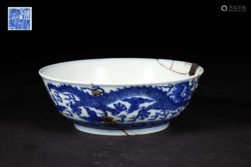 A BLUE-AND-WHITE GLAZED PORCELAIN BOWL