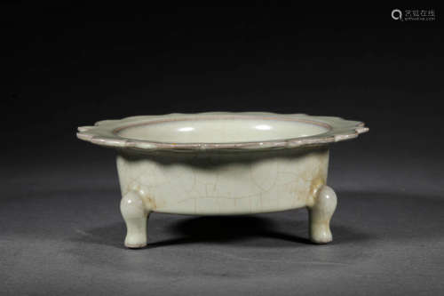 A GE YAO PORCELAIN BRUSH WASHER