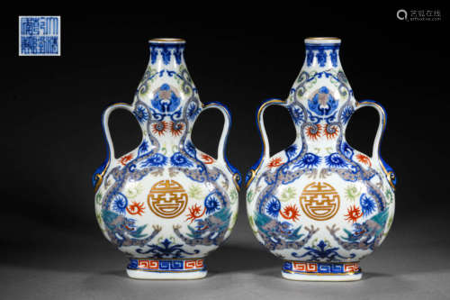 A PAIR PORCELAIN VASES