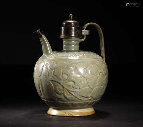 A YUE YAO PORCELAIN POT