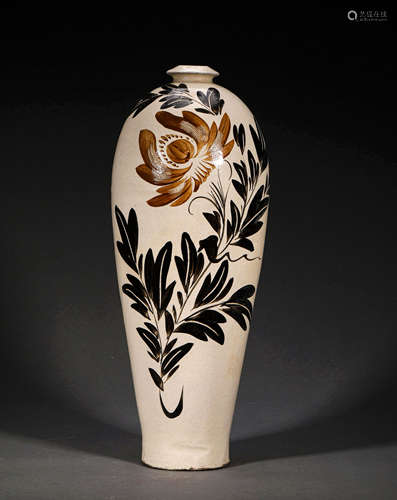 A CI ZHOU YAO PORCELAIN PLUM VASE