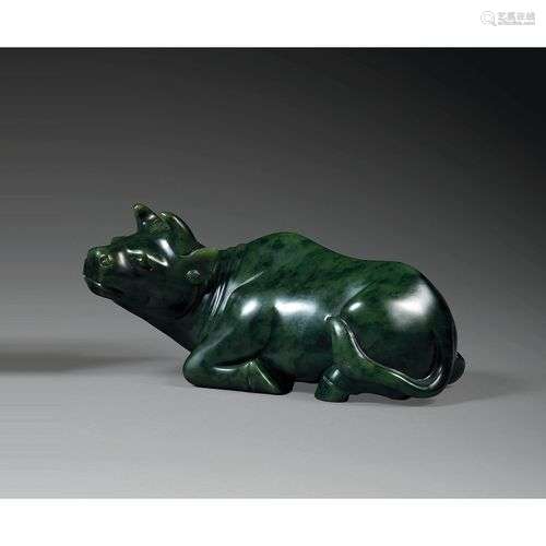 GRANDE STATUETTE DE BUFFLE D'EAU COUCHÉ en jade néphrite ver...