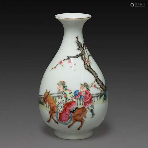 PETIT VASE YUHUCHUN en porcelaine et émaux polychromes dans ...