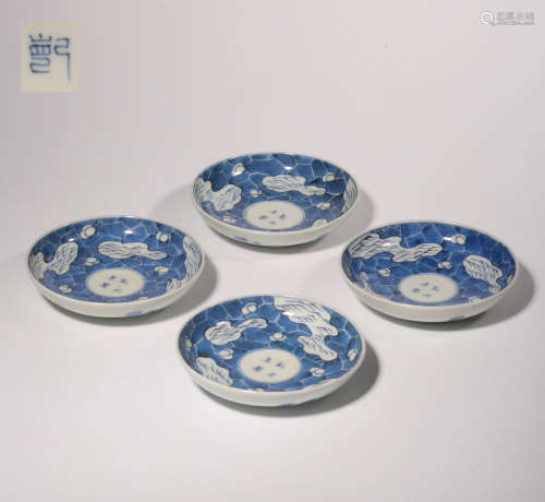 A SET OF MING STYLE SMALL DISHES