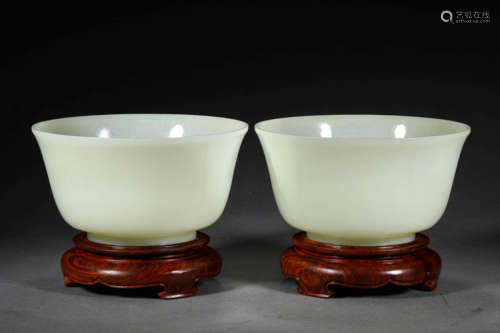 A PAIR OF CHINESE VINTAGE HETIAN JADE BOWLS