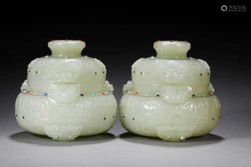 A PAIR OF CHINESE VINTAGE HETIAN JADE LIDDED BOXES