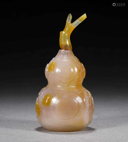 A GOURD SHAPED AGATE SNUFF BOTTLE