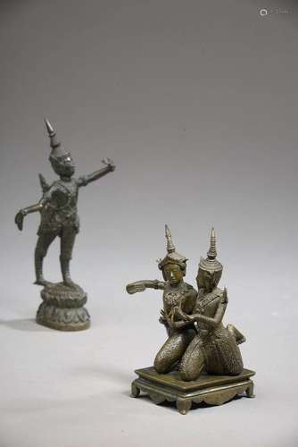 CAMBODGE, fin du XIXe, début du XXe siècle.Deux statuettes e...