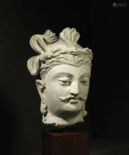 Tête de bodhisattva Art du Gandhara, ca 3°-5° siècles Terre ...