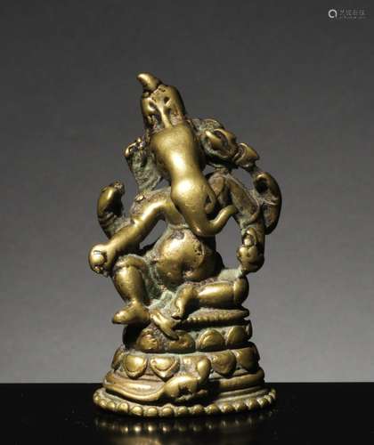 Ganesha Inde du nord-est ca 12° siècle Alliage cuivreux. H. ...