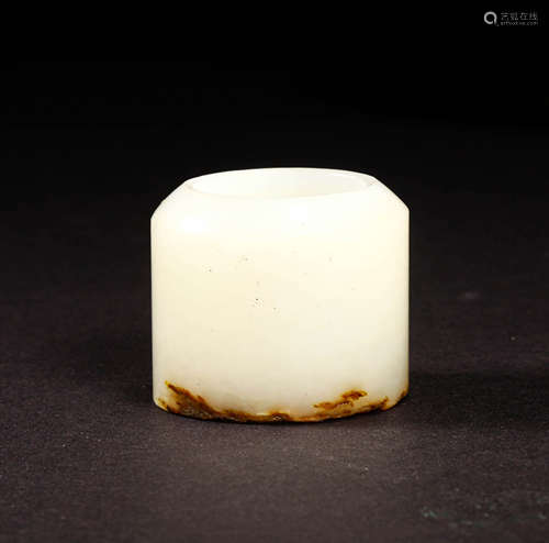 A WHITE JADE ARCHER'S THUMB RING