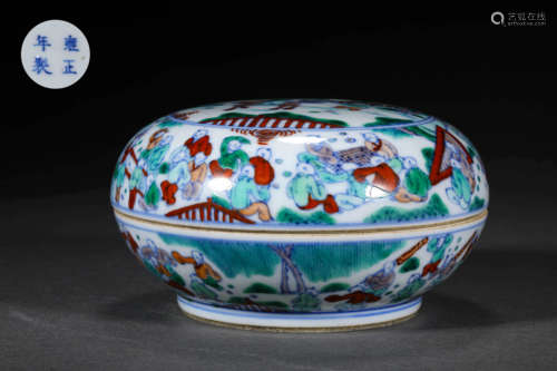 A DOU CAI PORCELAON LIDDED BOX