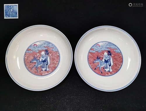 A PAIR OF PORCELAIN PLATES