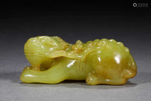 A YELLOW JADE LUCKY BEAST FIGURINE