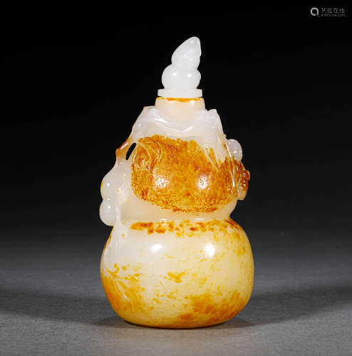 A HETIAN WHITE JADE SNUFF BOTTLE