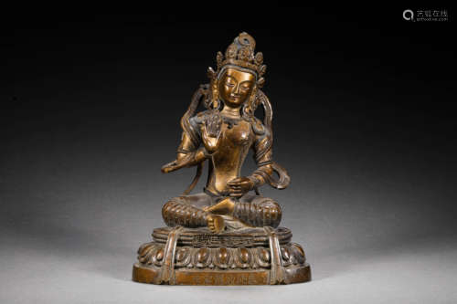 A GILT BRONZE SEATED BUDDHA STATUE