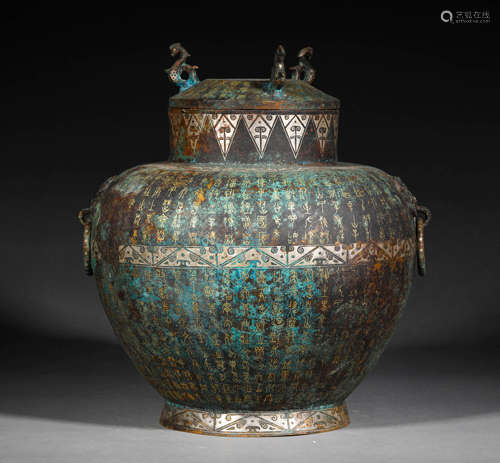 A LIDDED BRONZE VESSEL