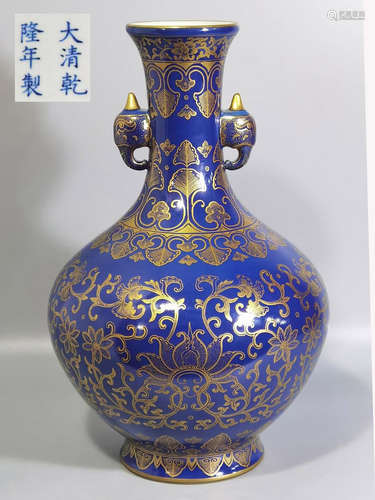 A LARGE CHINESE BLUE GLAZE PORCELAIN VASE