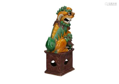 A spinach and egg porcelain sculpture of a Foo dog with cub....